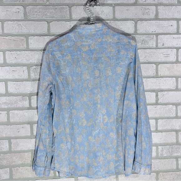 J. McLaughlin Lois Long Sleeve Button Down Shirt in Blue Tan Print Size 12 - Picture 3 of 7